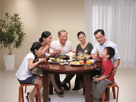 Dù có sự đổi thay nào đi chăng nữa thì trong tiềm thức người Việt, những giá trị văn hóa phi vật thể như bữa cơm gia đình luôn luôn được đặt tại một vị trí trang trọng